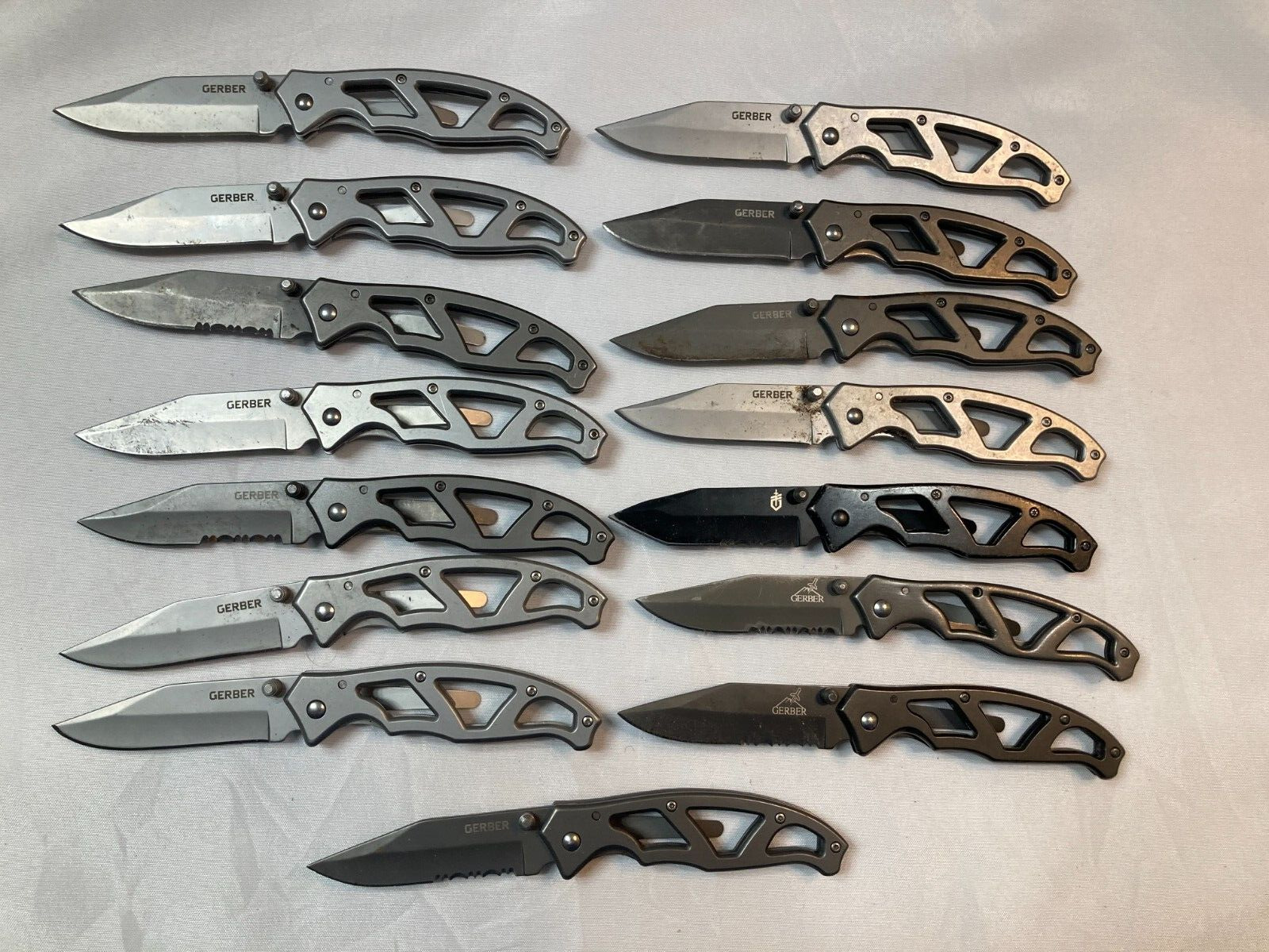Lot Of 15 Medium Gerber Paraframe Knives (A)