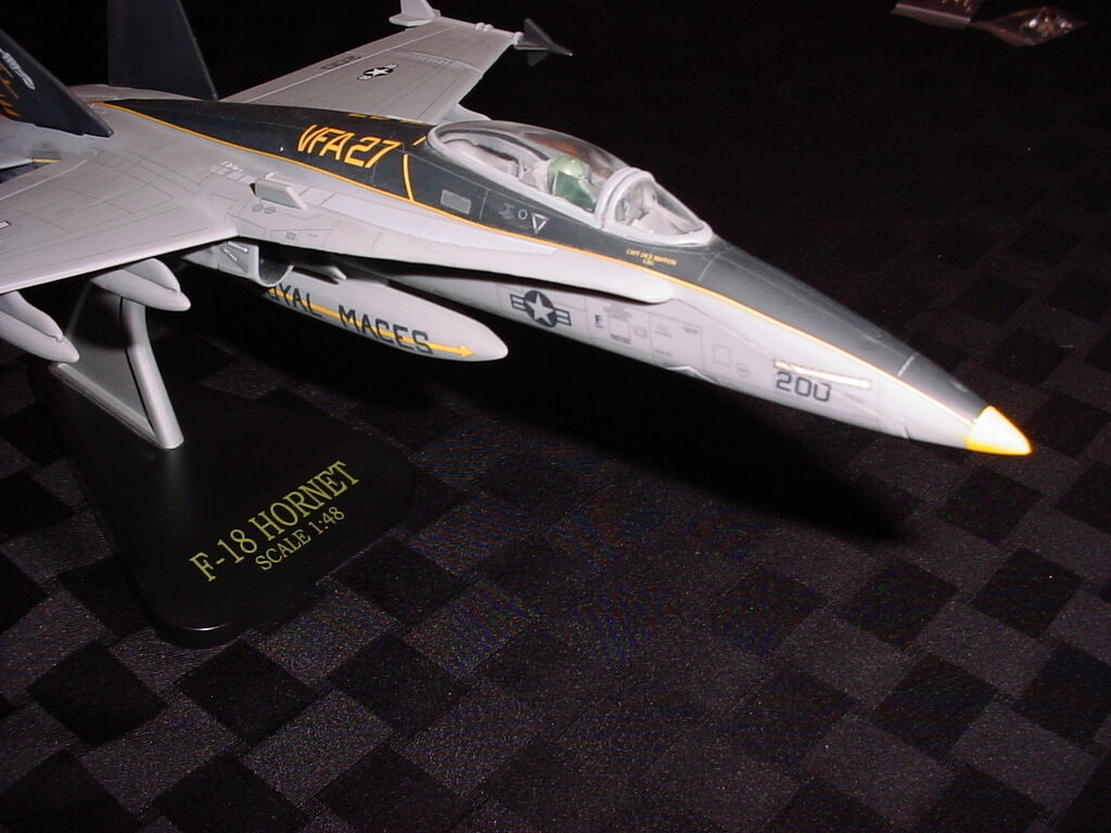 F-18 NORTHROP HORNET AIRCRAFT MODEL METAL NAVY JET 13\