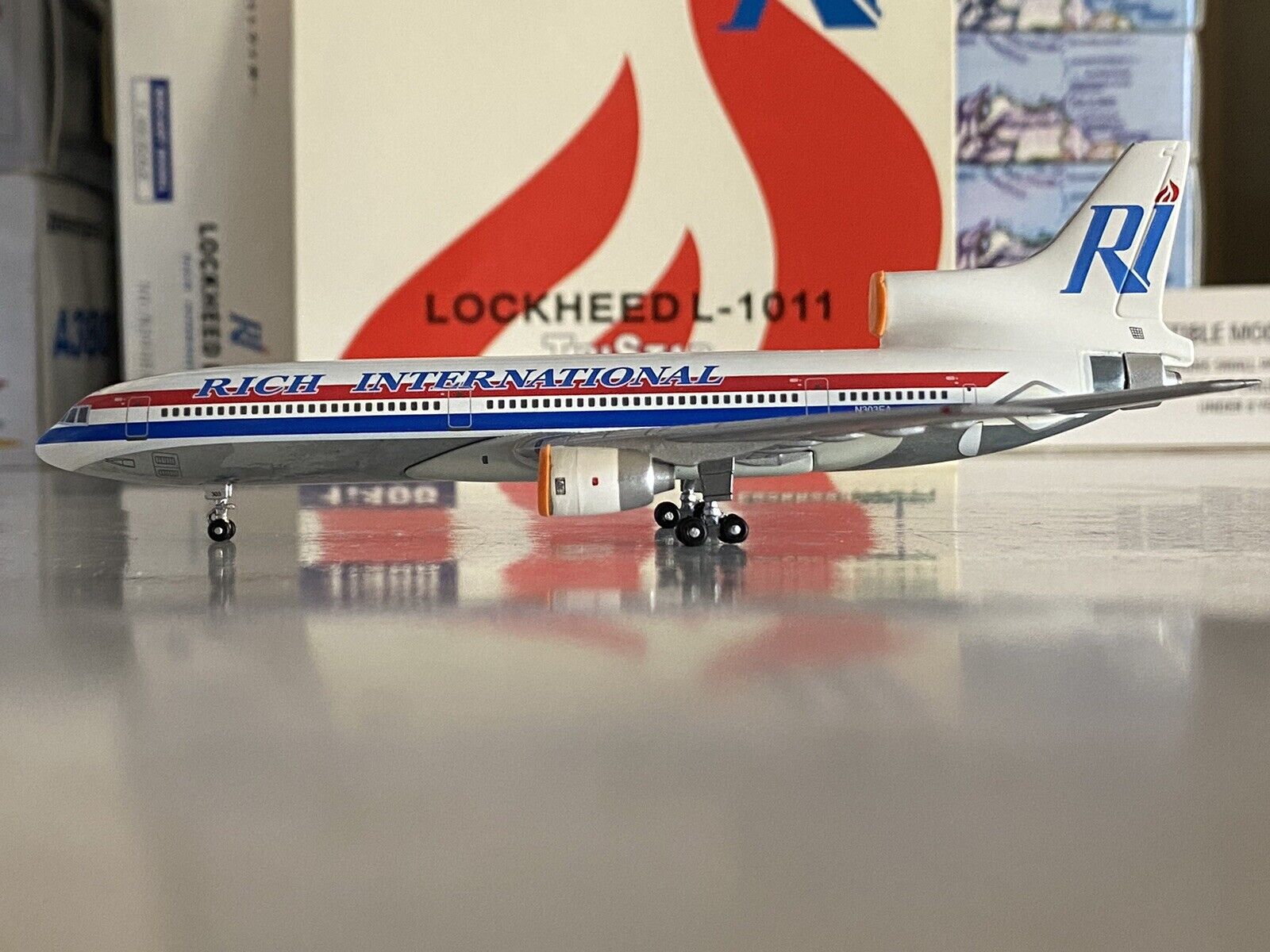 Blue Box Rich International Airways Lockheed L-1011 1:400 N303EA like GeminiJets