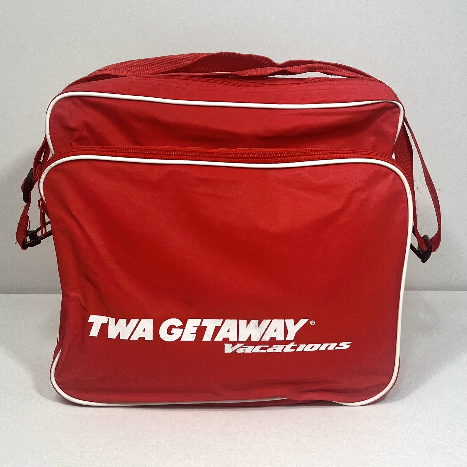 Vintage TWA Getaway Vacations Tote Bag Red Adjustable Shoulder Strap Vinyl 13x13