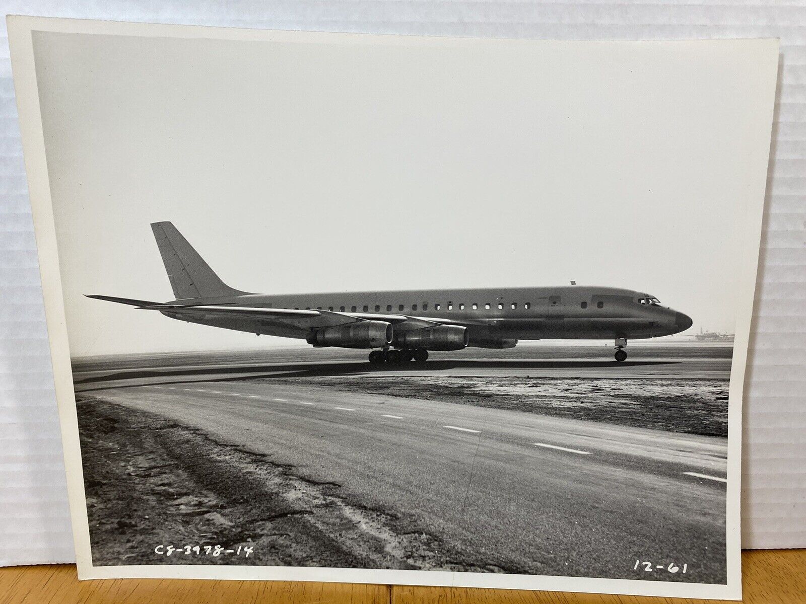 Douglas DC-8-McDonnell Douglas DC-8 Vintage C8-3978-14 / 12-61