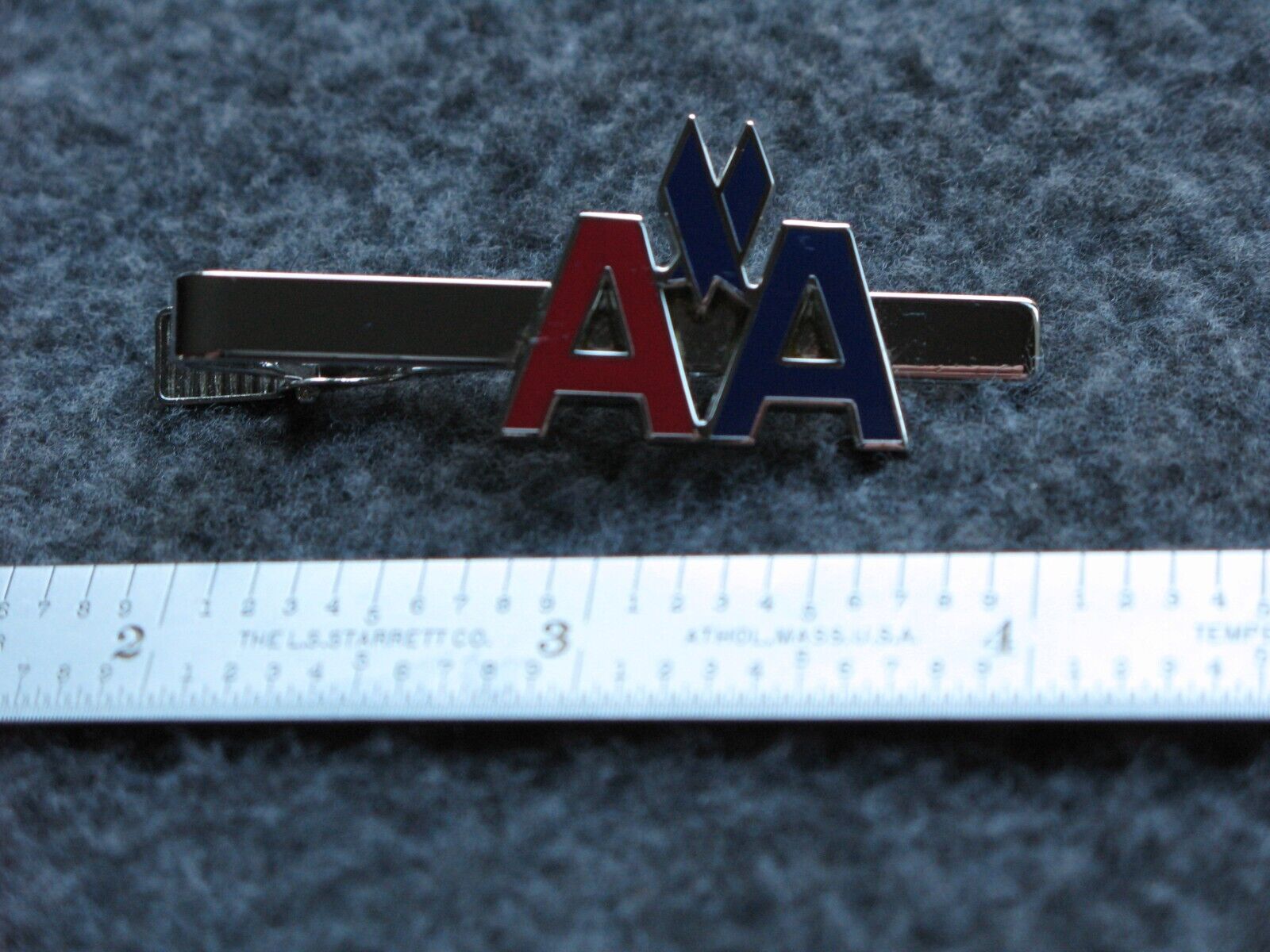 AMERICAN AIRLINES / AA DOUBLE A RED & BLUE LOGO TIE BAR.