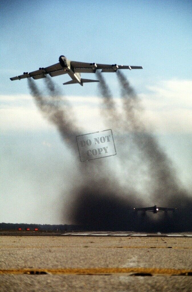 US Air Force USAF 12X18 B-52G Stratofortress aircraft Photograph