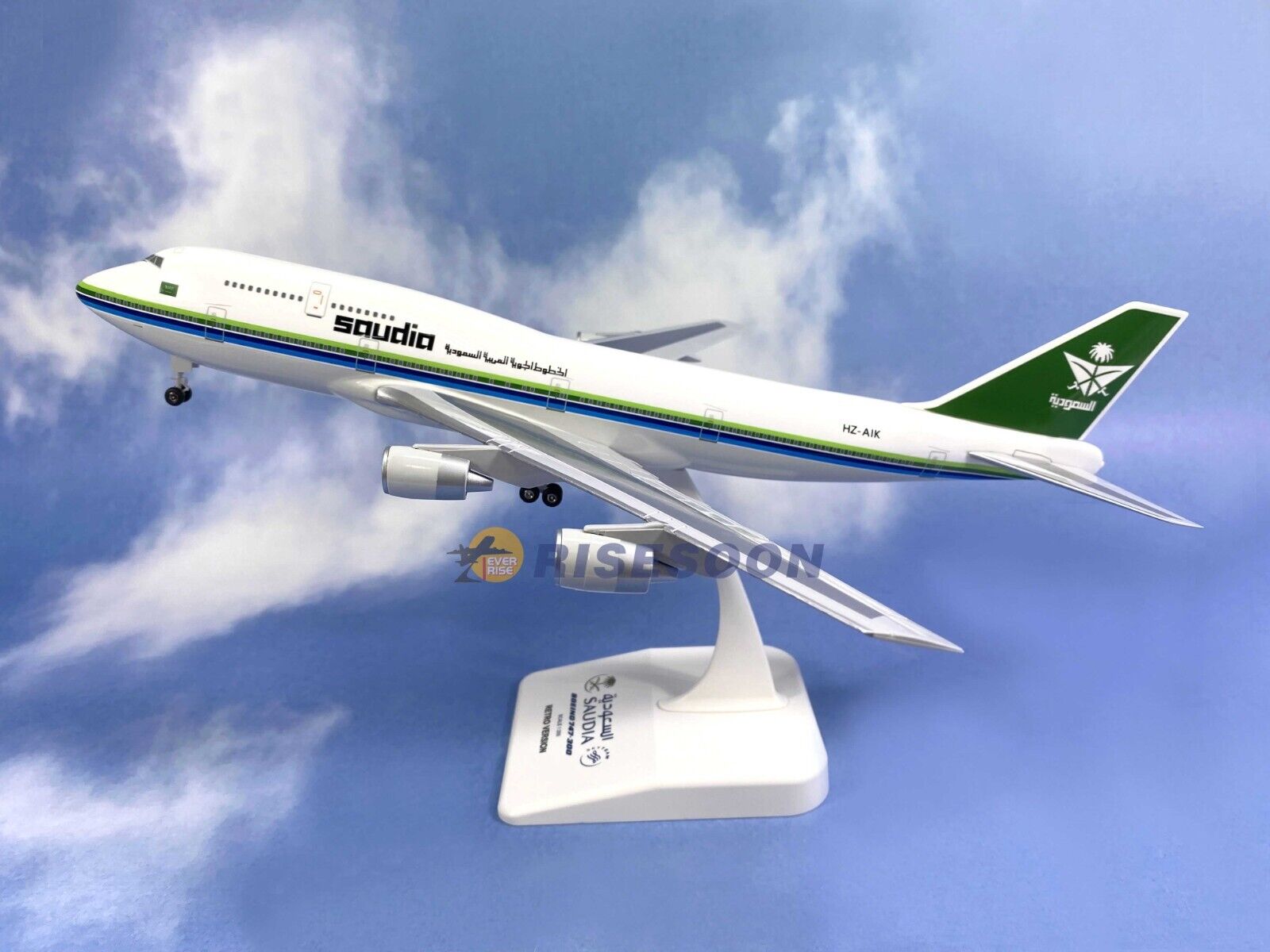 Skymarks Saudia Airlines Boeing 747-300 HZ-AIK Desk Top Model 1/200 AV Airplane