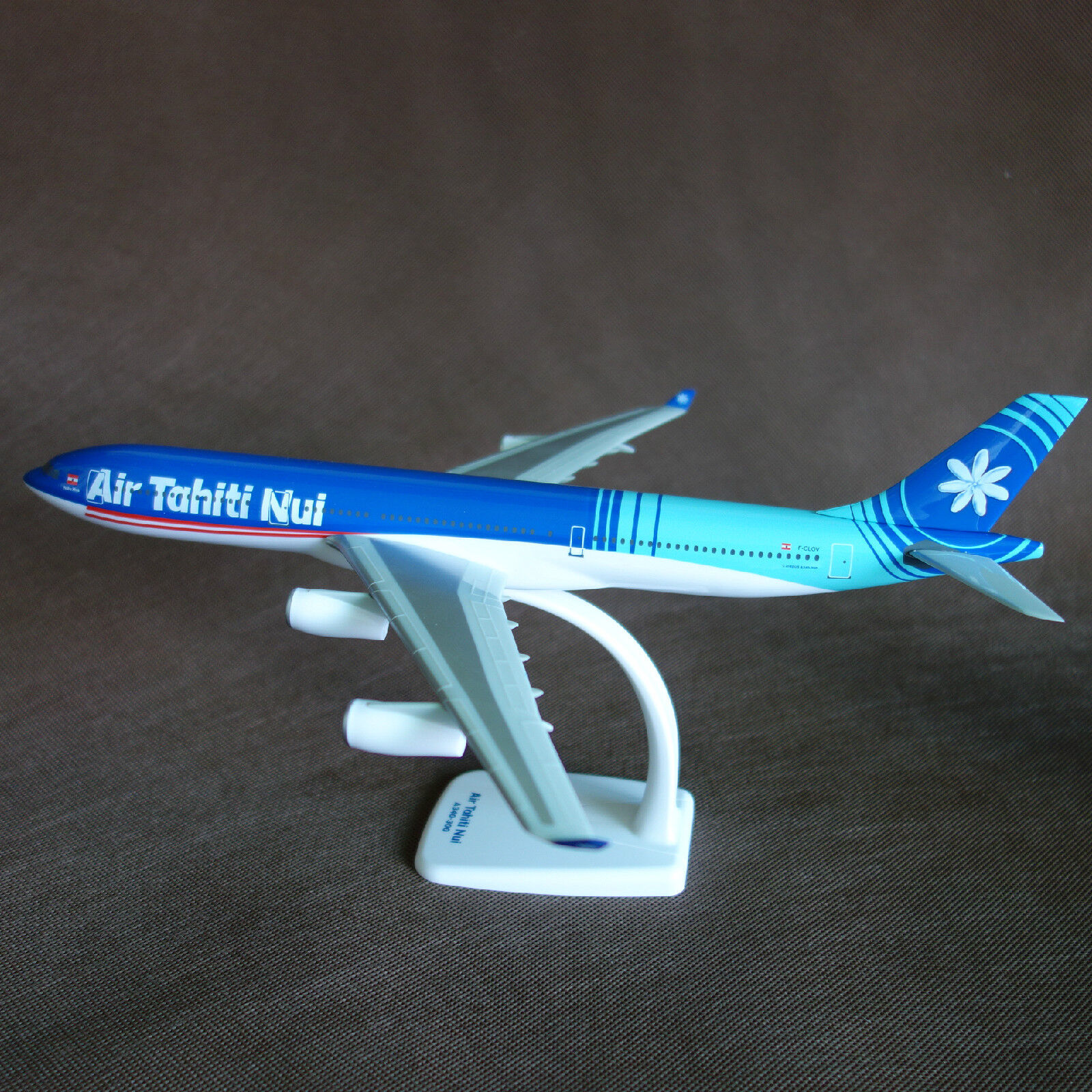 1/200 Air Tahiti Nui Airbus A340-300 Desk display airplane Model