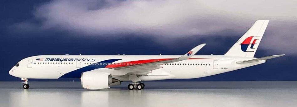 Phoenix 20172 Malaysia Airlines Airbus A350-900 9M-MAB Diecast 1/200 Jet Model