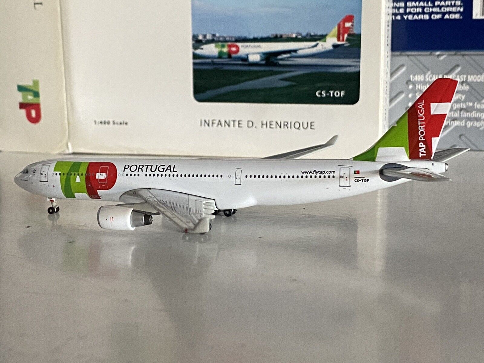 Phoenix Models TAP Air Portugal Airbus A330-200 1:400 CS-TOF 1st Release