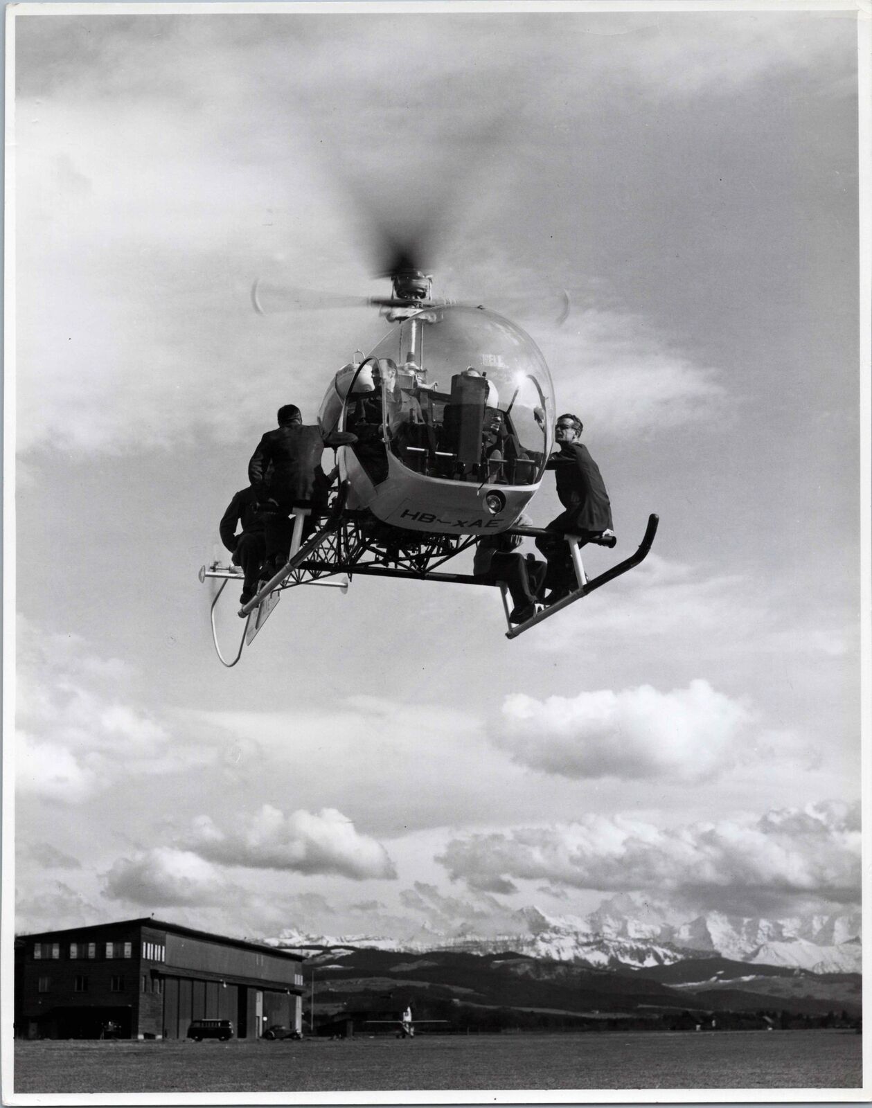 BELL 47G HB-XAE HELICOPTER HELISWISS ORIGINAL PRESS PHOTO SWITZERLAND 3
