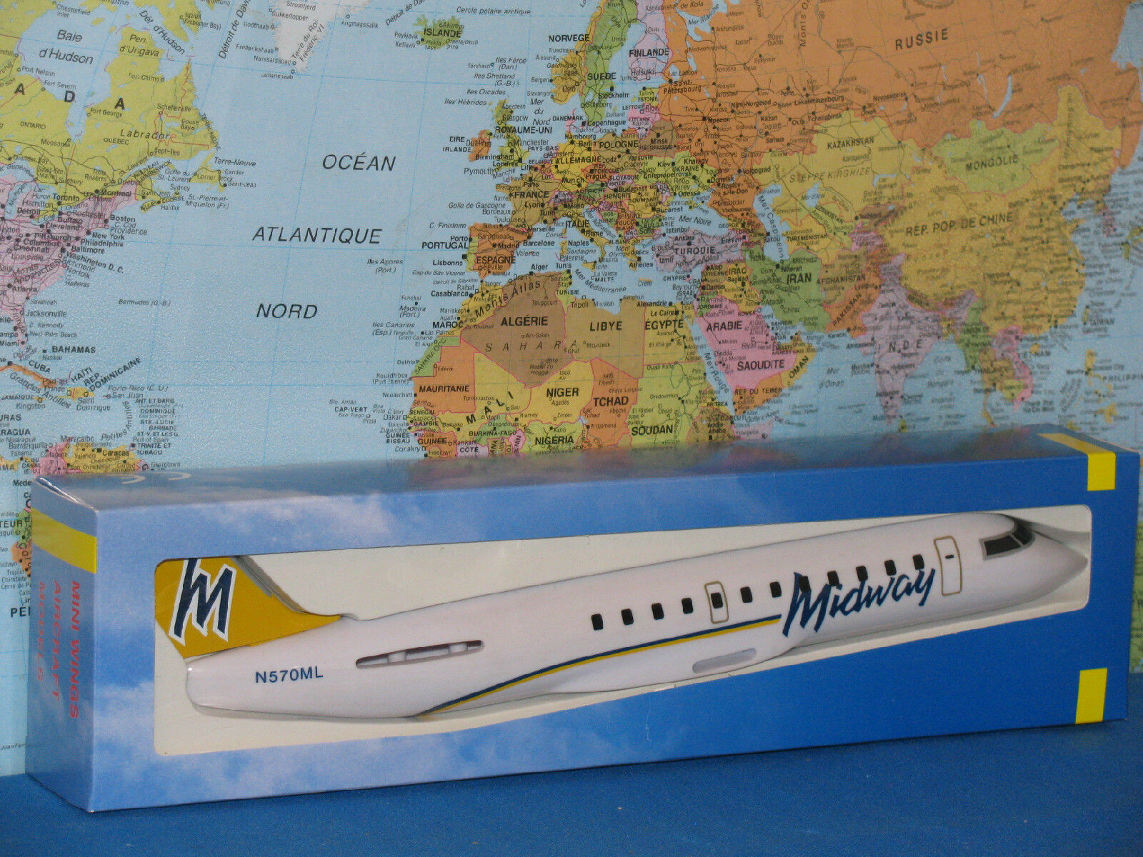 MIDWAY AIRLINES BOMBARDIER CRJ-200 AIRCRAFT MODEL ***BRAND NEW & RARE***