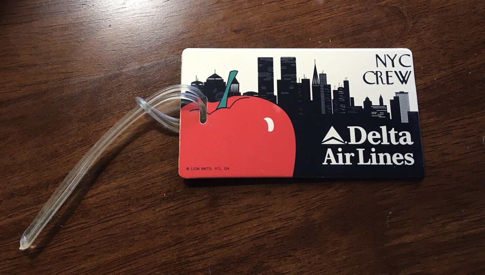 Collectible Delta Air Lines NYC Crew w/ Twin Towers Background Baggage￼ Tag