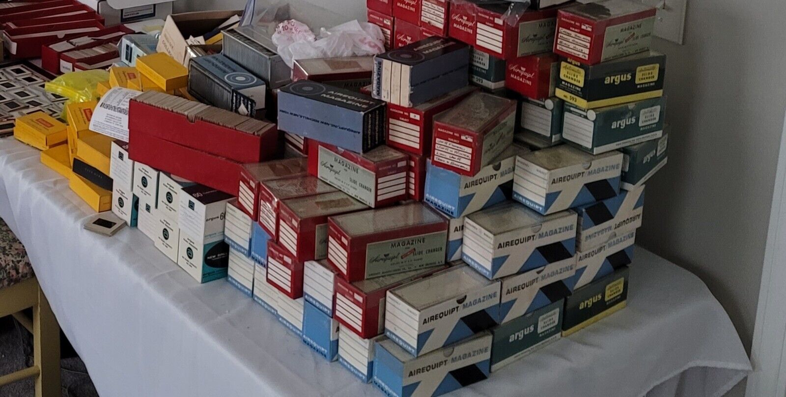 Random Lot Of 100 1950s, 1960s and 1970's Unsearched 35mm Slides Dealer Stock