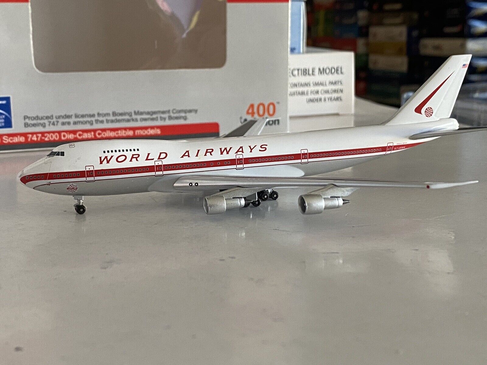 Aviation400 World Airways Boeing 747-200 1:400 N748WA AV4742001