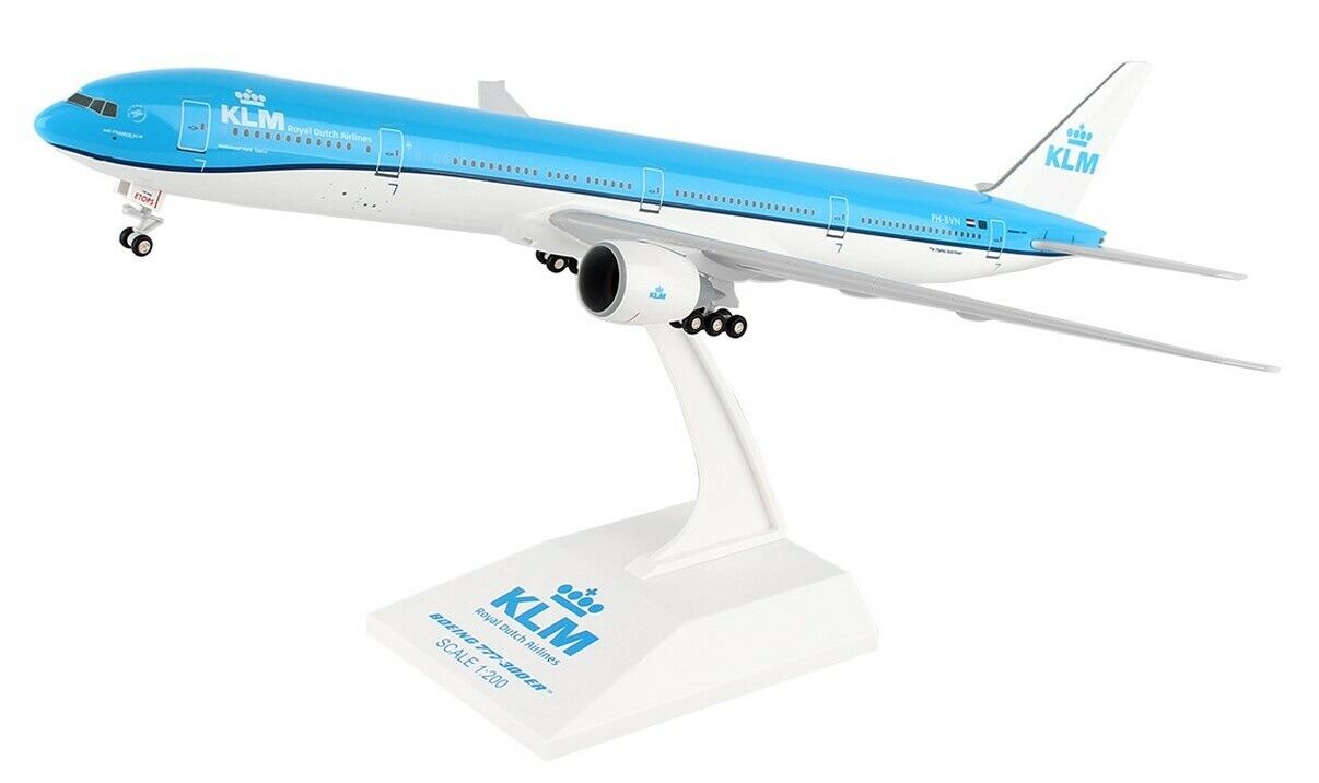 Skymarks SKR951 KLM Boeing 777-300ER Desk Display Model 1/200 AV Airplane