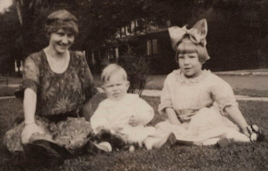 6J Photograph Woman Mom Mother Family Portrait Kids Boy Girl Grass Yard 1920-30s
