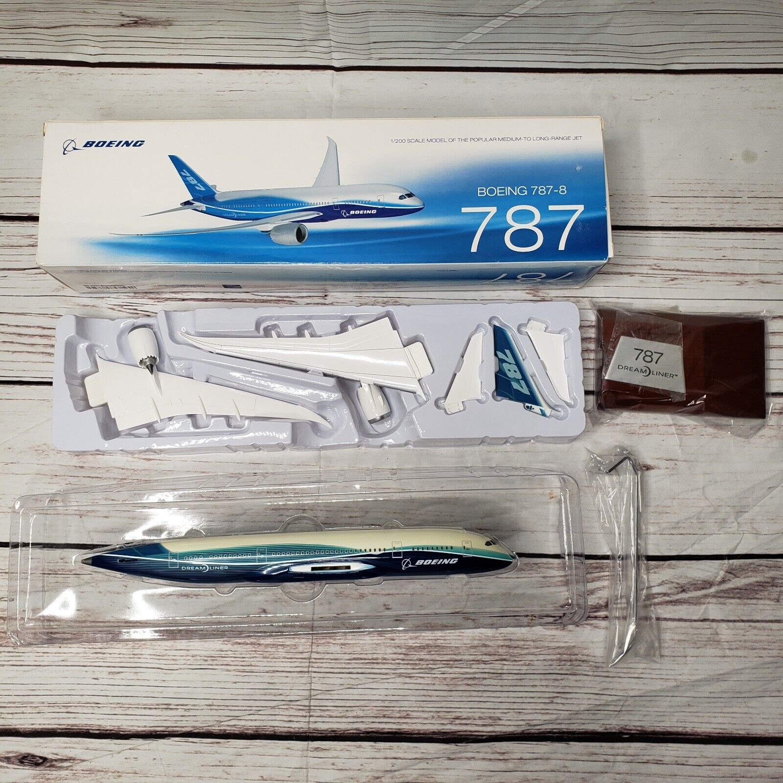 NEW BOEING Model Air Plane Craft Kit 787-8 1:200 Dreamliner airplane aircraft