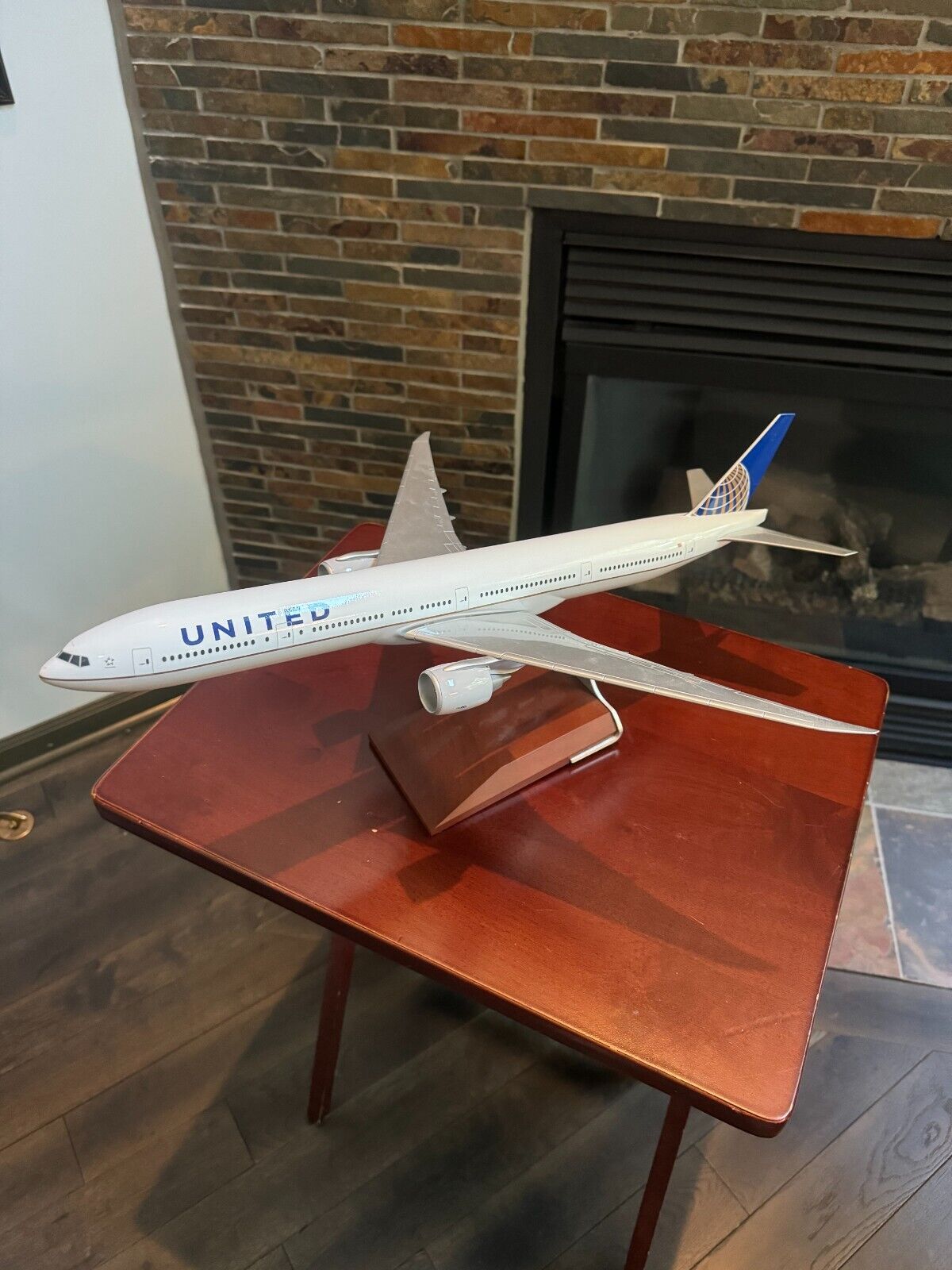 PacMin United Airlines Boeing 777-300ER Desk Top 1/144 Model Airplane 2019