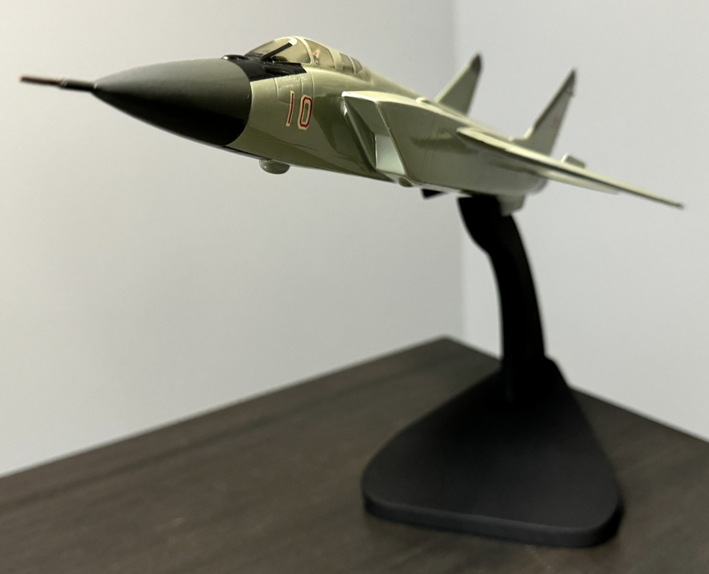 MiG 31 Mikoyan Gurevich RUSSIA Plane Scale Model Desk Aircraft USSR Airplane Jet
