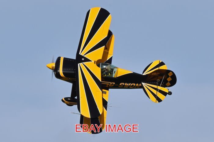 PHOTO  AEROPLANE PITTS S-1S SPECIAL \'G-SWON\' C/N 093 BUILT 1999 SEEN DISPLAYING