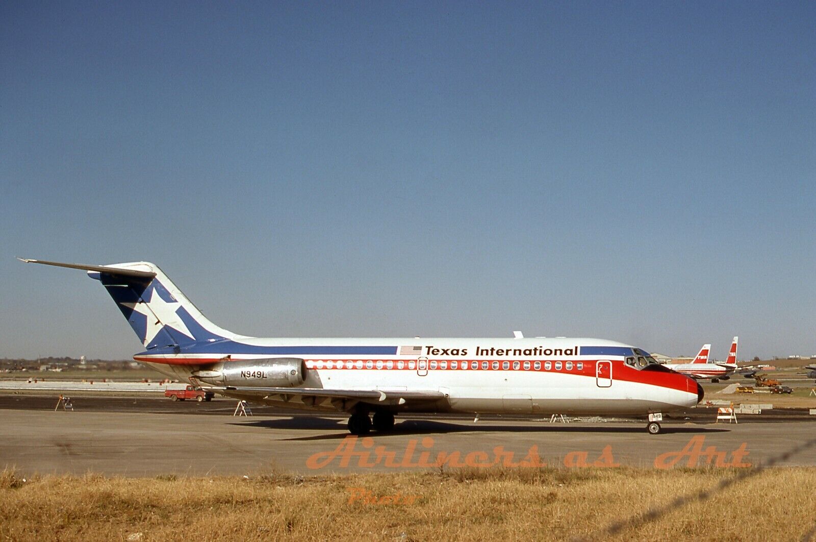 Texas International Douglas DC-9-14 N949L at STL in Nov. 1979 8\