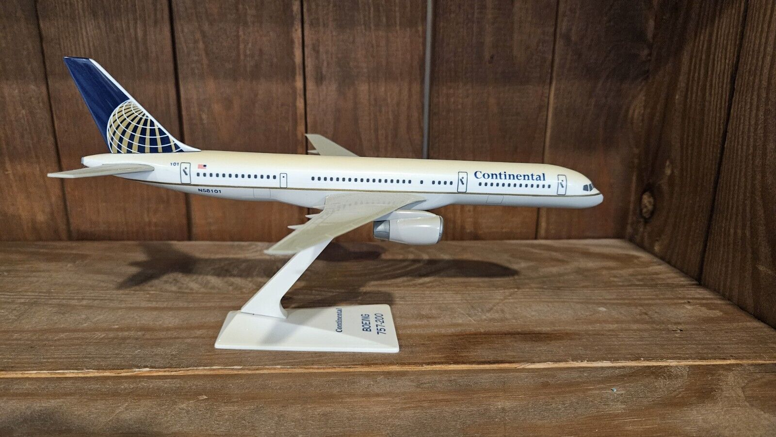 Continental Airlines Boeing 757-200 Plastic Snap Fit Model