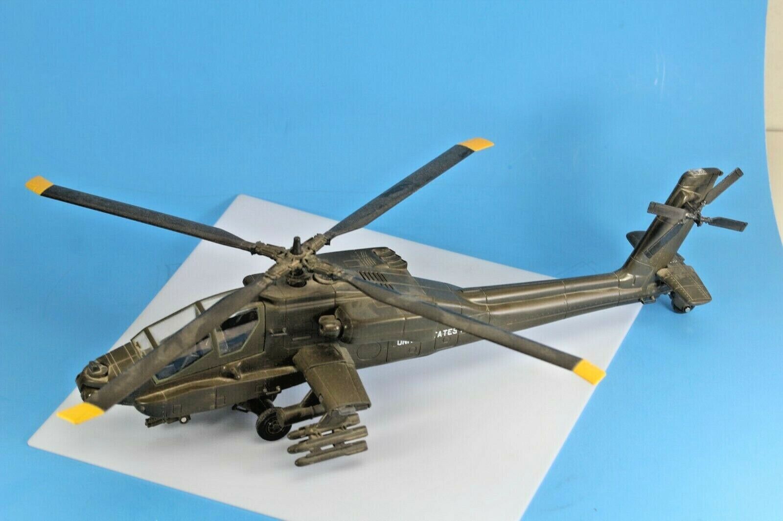 2000 New Ray Plastic US Army Helicopter. 17\