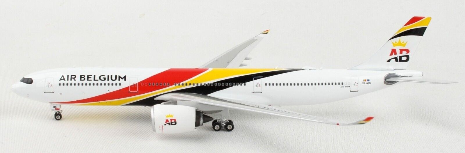 Phoenix 11724 Air Belgium Airbus A330-900neo OO-ABG Diecast 1/400 Model Airplane
