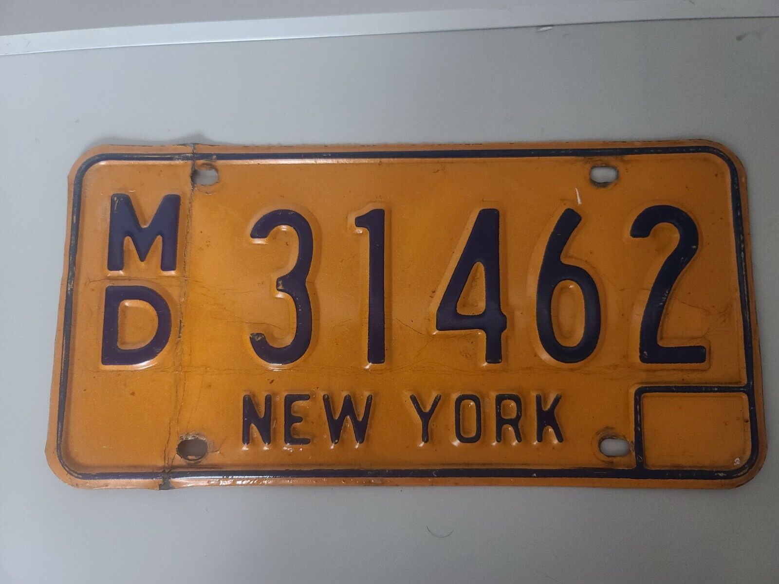 New York 1973-1986 Medical Doctor License Plate MD 31462  Good Condition