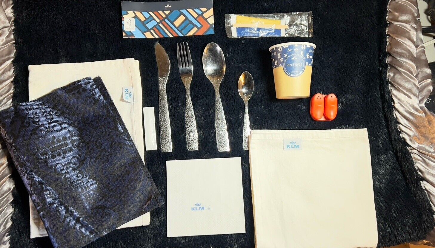 KLM ROYAL DUTCH AIRLINES Full Set Of Service Tablecloth Napkin Tray cloth And +