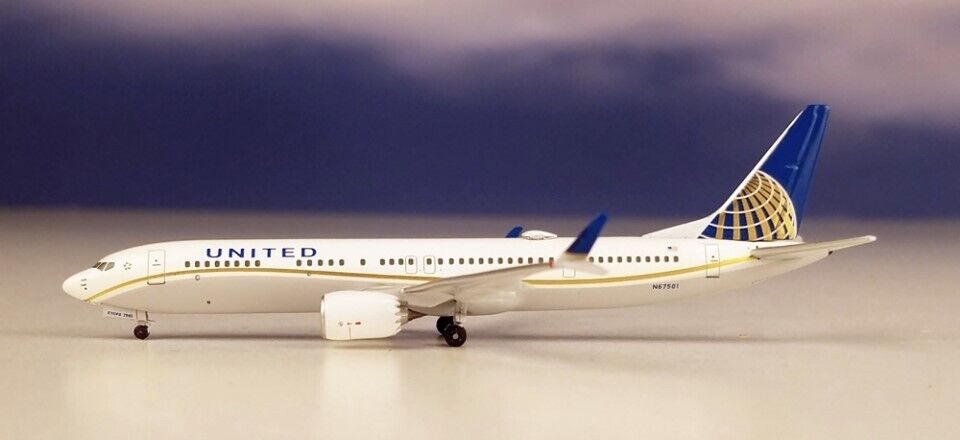 Aeroclassics AC419313 United Airlines B737-Max 9 N67501 Diecast 1/400 Jet Model