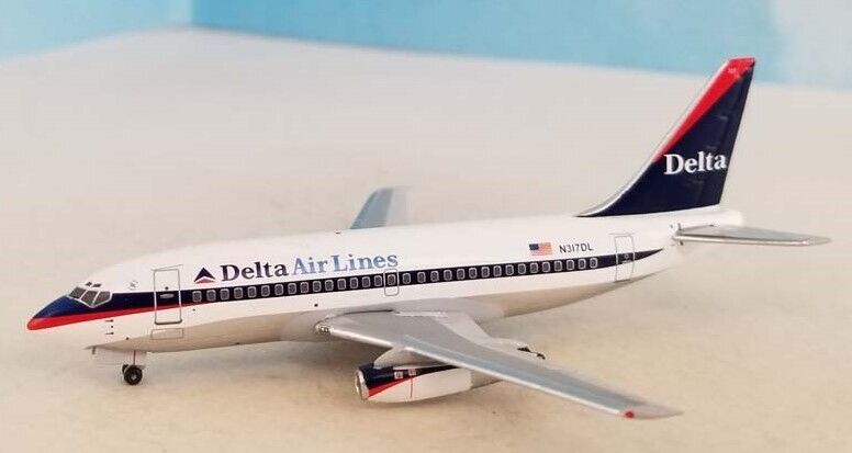 Aeroclassics BBX41641 Delta Airlines Boeing 737-200 N317DL Diecast 1/400 Model