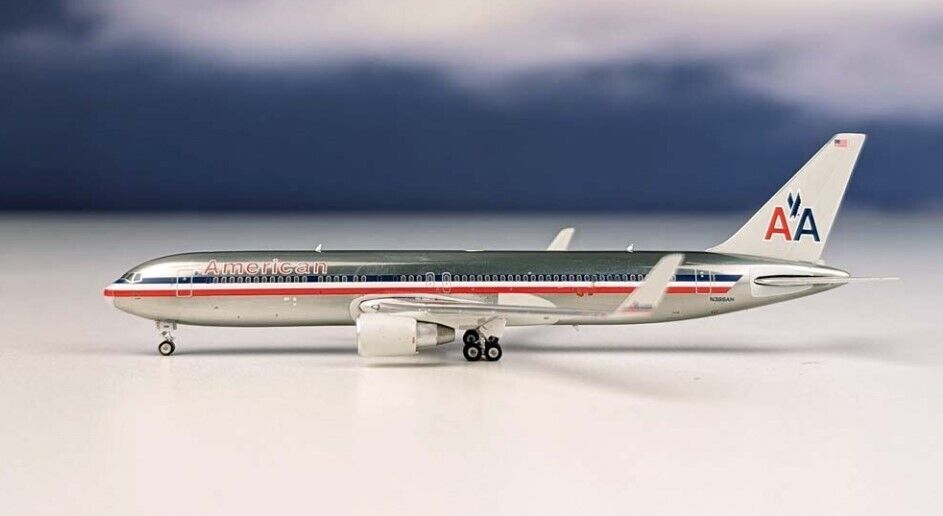 Phoenix 04556 American Airlines Boeing 767-300ER N396AN Diecast 1/400 Model