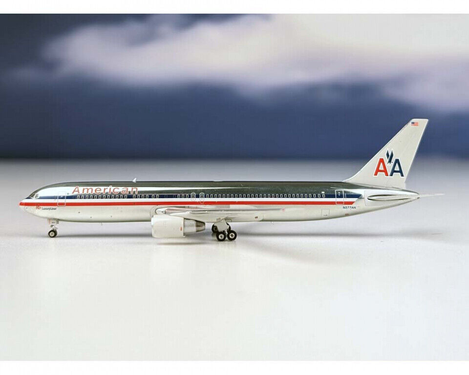Phoenix 04554 American Airlines Boeing 767-300ER N377AN Diecast 1/400 Model