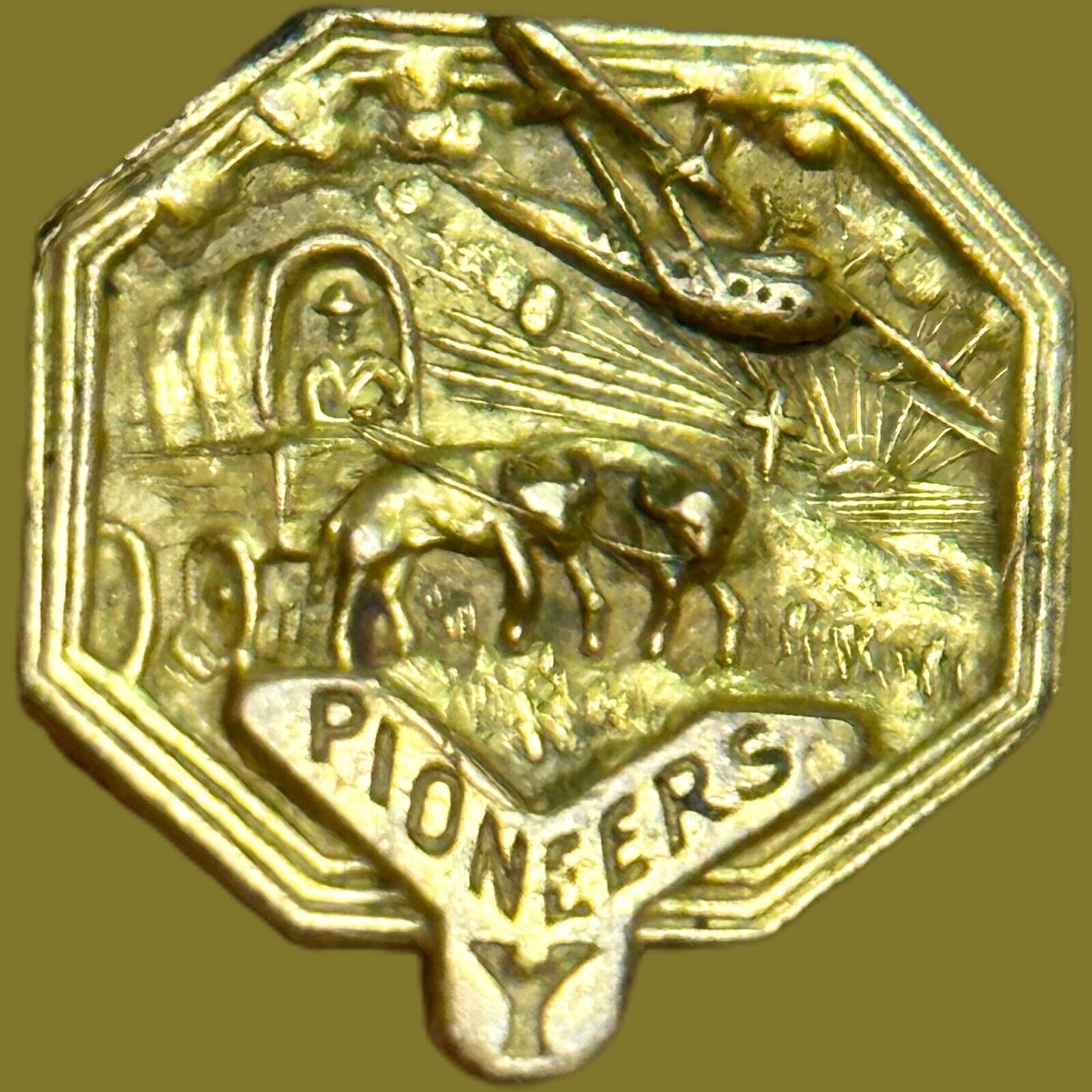 Vintage Early 1900s USA Pioneers Stagecoach Howard Hughes Aircraft Screwback Pin