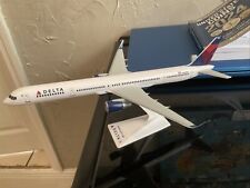 Flight Miniatures Delta Airlines B757-300 1:200 Plastic Model  picture