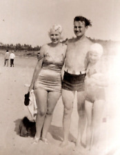 1930'S FAMILY on BEACH - swimwear - classic swimwear - Original VTG photo picture