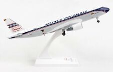 Skymarks SKR1033 Avianca Colombia Airbus A320-200 Desk Top 1/150 Model Airplane picture