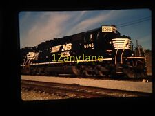 11103 VINTAGE Train Engine Photo 35mm Slide NS 6096 SD40-2m KNOXVILLE TN 5-26-13 picture