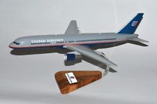 United Airlines Boeing 757-200 Battleship Desk Display Model 1/100 SC Airplane picture