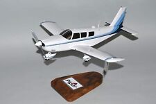 Piper PA-32 Cherokee 6 Desk Top Display Private Aircraft Model 1/24 SC Airplane picture