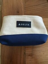 DELTA AIR LINES - MAKEUP / MISC SMALL PURSE  - NEW picture