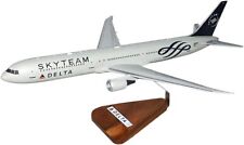 Delta Airlines Boeing 767-400 Skyteam Desk Top Display 1/100 Model SC Airplane picture