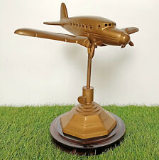 Aviation Collectibles Airplane on Hexangon Round Base Metal Aircraft Desk Model picture