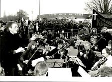 LV14 1991 Orig Photo ORCHESTRA PROTESTS WAR IN GULF AT US AIR BASE IN FRANKFURT picture