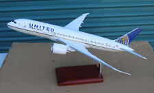 Daron Executive Series United Airlines Boeing 737-700 Airplane Desk Model 22