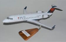Delta Connection Bombardier CRJ-200 Desk Top Display Model 1/72 SC Airplane picture