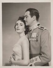 HOLLYWOOD BEAUTY ELIZABETH TAYLOR + ROBERT TAYLOR PORTRAIT 1949 Photo C33 picture