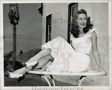 1949 Press Photo Eleanor Kathleen Norris at her home in Berkeley, California picture