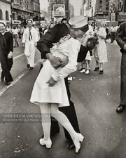 1945 VJ Day Times Square Kiss Photo - Iconic Romantic Sailor Art - New York NYC picture