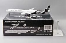 Air New Zealand B777-300ER Reg: ZK-OKM JC Wings 1:200 Diecast XX2304 (E) picture