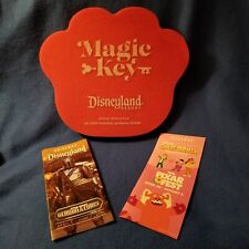 Disneyland Magic Key Exclusive Pixar Turning Red Mei Foam Paw & Guide Maps New picture